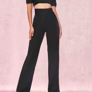  - Helt nya oanvända byxor från House Of CB. Köpte de för 1000 kr. De har tyvärr aldrig kommit till användning. 