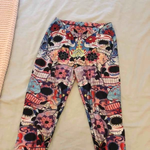  - Ascoola leggings från Serpent Urban Clothing. Knappt använda. Nypris 350kr
