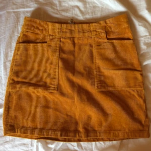  - Kollar intresset! Jätteskön manchesterkjol från Cubus!!