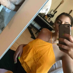  - EN FAVORITE 😩😭 orange halter neck topp, jätte jätte jätte fin är den 🌅 köparen stå för frakt 