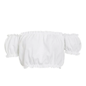  - Vit offshoulder topp! Väldigt fin men jag har tyvärr inte fått nån användning av den, den är alltså oanvänd med prislappar osv kvar.