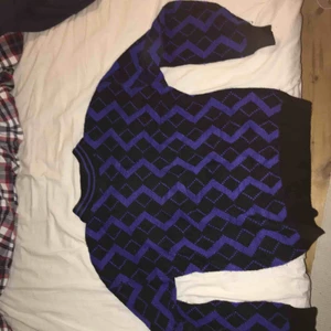  - Fin stickad tröja, sitter lite tight men är skit snygg ändå