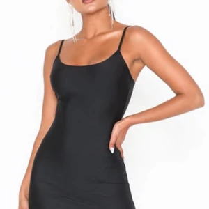 Fodralklänning - Som ny! Endast använd en gång, på halloween förra året. Storlek XS från Nelly. Kan mötas och frakta 