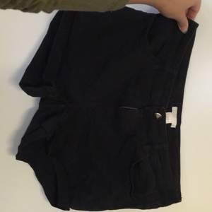 Lite högre midjade shorts