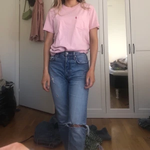 Unisex från Levis - En rosa härlig t-shirt! Knappt använd i nyskick! 