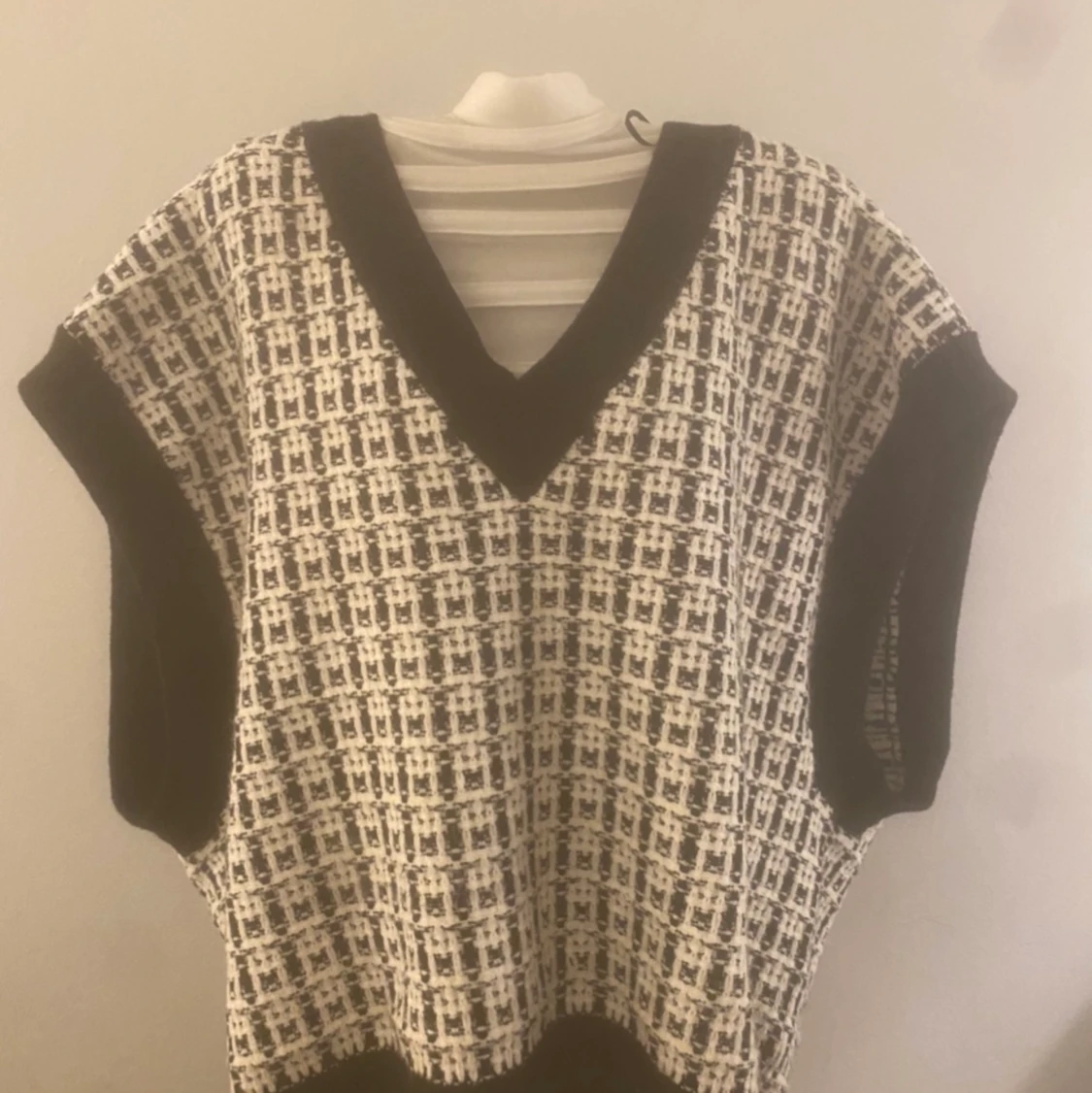 Stickad väst Gina storlek xl 