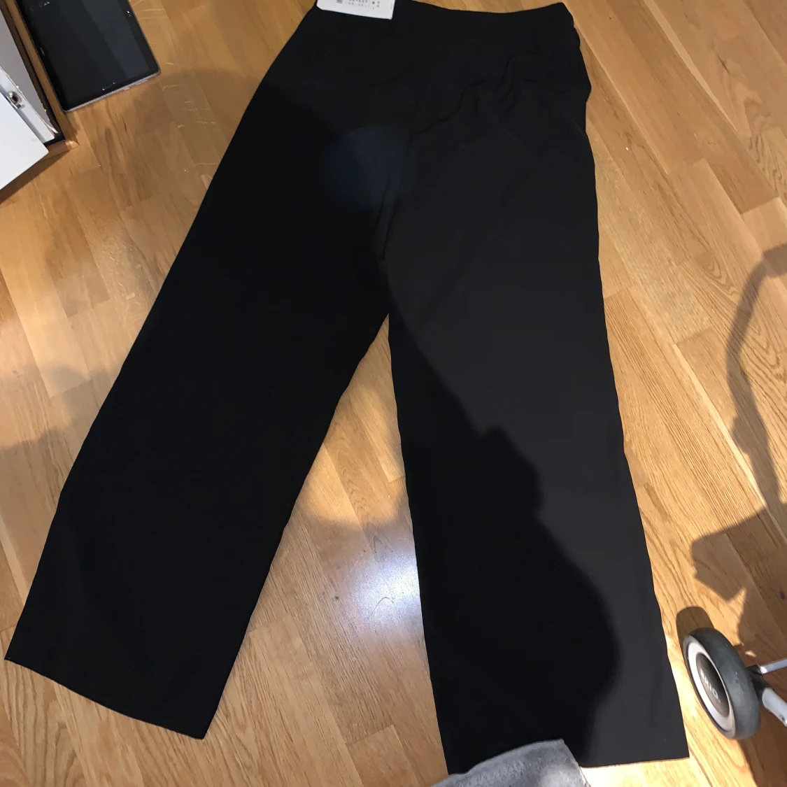 Kostymbyxor utsvängda 44 OANVÄNDA