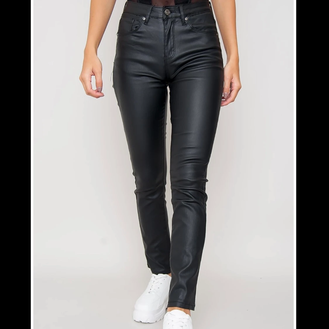 Skinnbyxor med detaljer  - 90