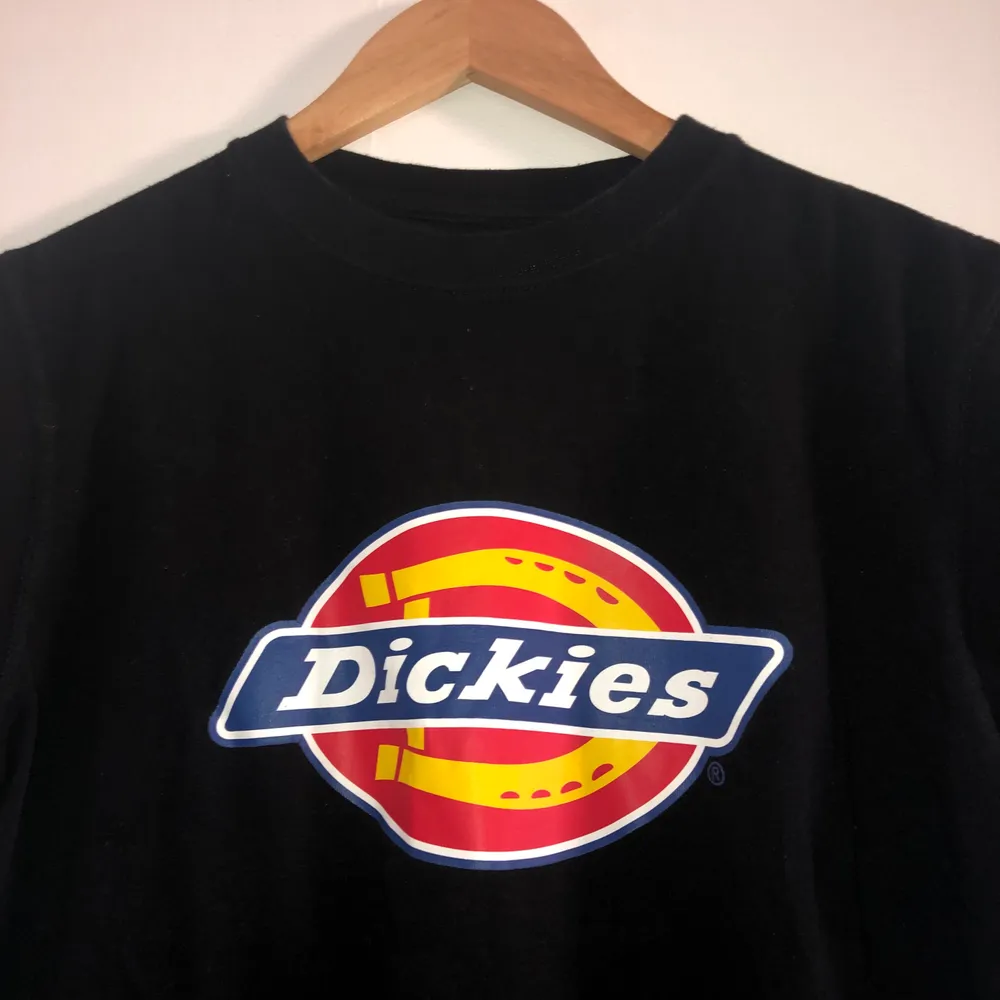 Vanlig dickies t-shirt storlek M. Frakt ingår😗✌️ SJÄLVFALLET kan priset diskuteras. T-shirts.