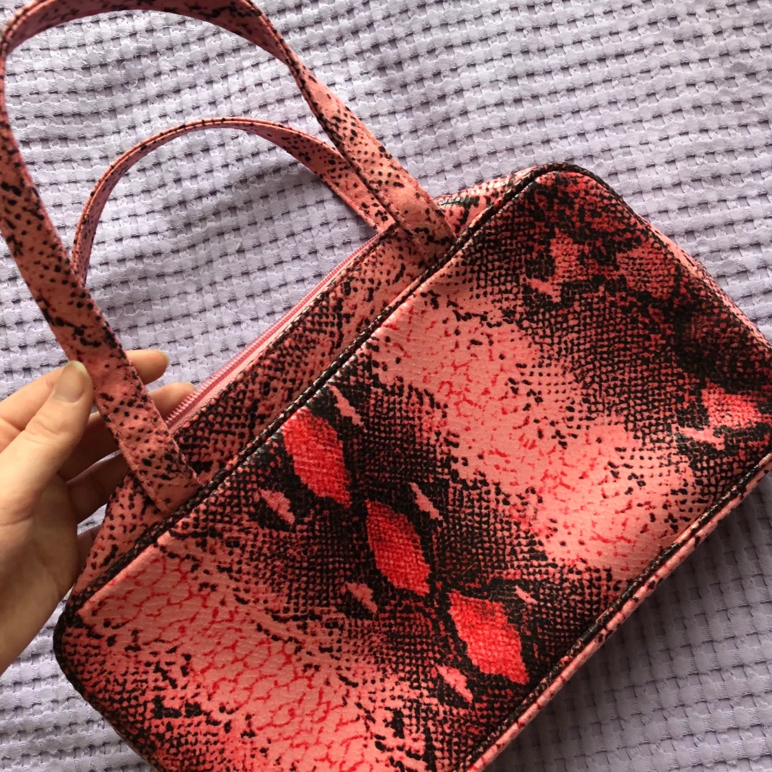 Rosa ormskinnsimitations väska - 90