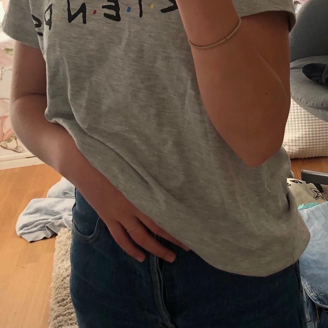 Grå friends tröja. - 90