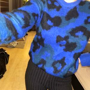 Mörkblå stickad tröja från New yorker i storlek s, 70kr. köpare står för frakten, betalning sker via swich