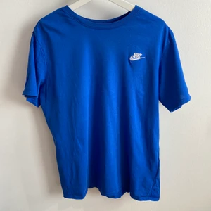 nike t-shirt - skitsnygg t-shirt från nike i strl. L