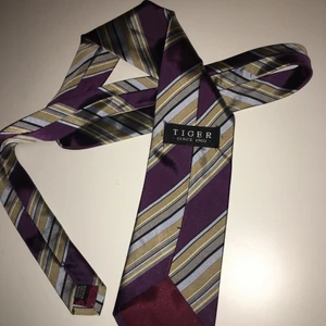 Tiger since 1903 slips - Tiger since 1903 slips i 100% siden. Ren och i toppskick 