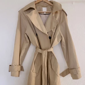 Kappa  - Säljer min kappa från H&M pga den kommer inte till användning tyvärr. 180kr ink frakt annars upphämtning i Örebro 