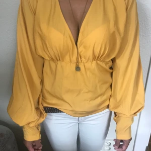 Tröja - Endast använda 1 gång , Finns att hämta i Helsingborg.