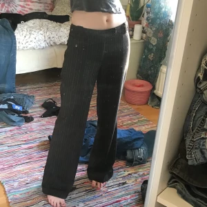 Kostymbyxor  - Bootcut kostymbyxor kommer från Esprit! 