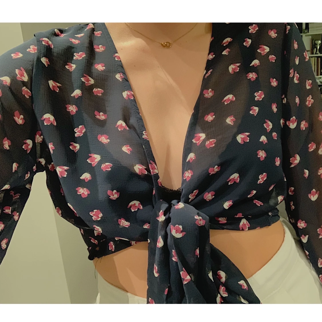 Blommig cropped blus