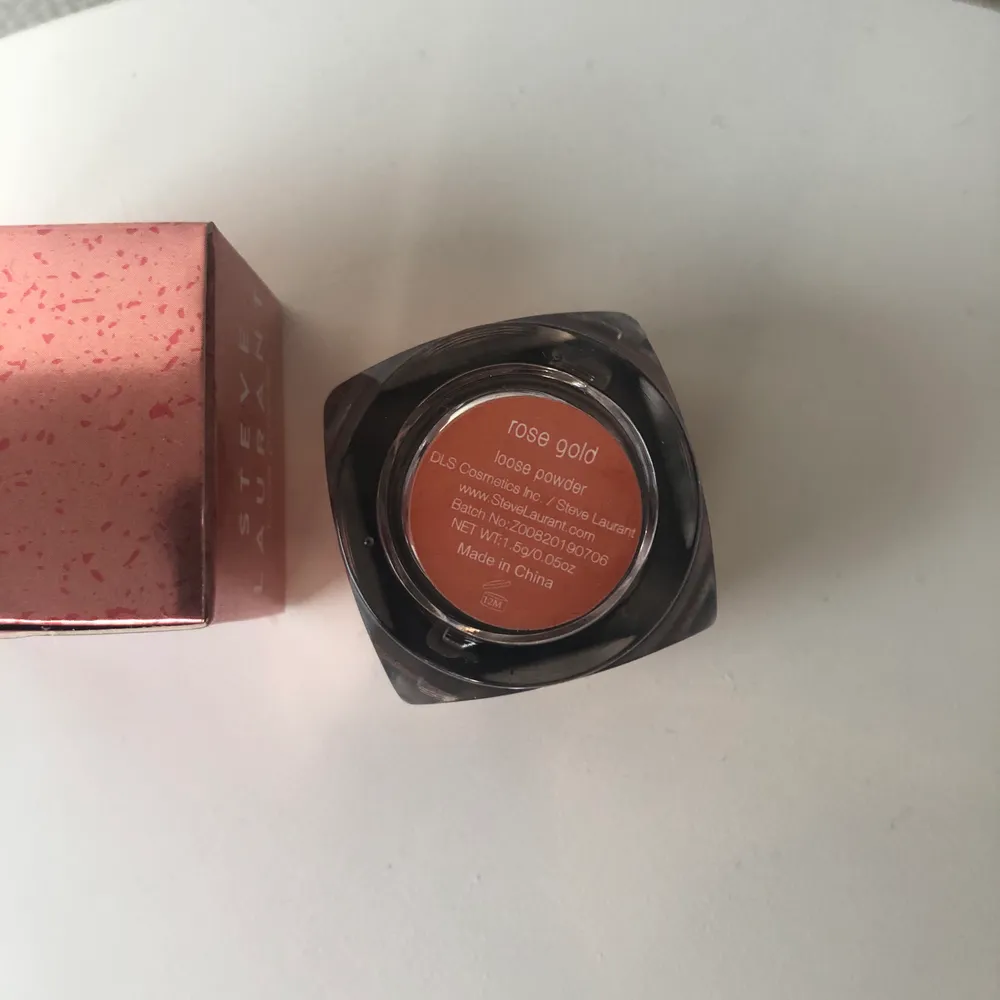 NY! Loose Powder i färgen ’Rose Gold’, värde 175 kr, kan användas som ögonskugga/highlighter etc 🥂. Övrigt.