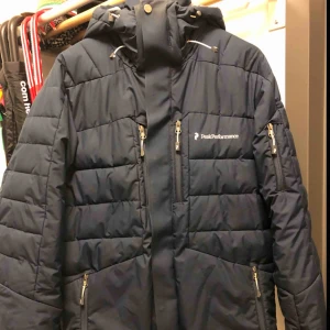  - Peak performance, använd 1 vinter, väldigt bra skick. Ni står för frakt om vi inte möts upp!