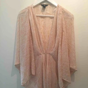  - Tröja från h&m, använd men helt felfri. 