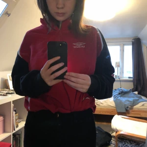  - Mysig oversized tröja från Umbro!