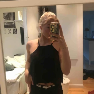  - Svart meshlinne med fin rygg! Kan fraktas eller mötas upp i Uppsala