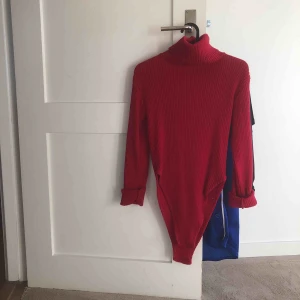  - Stickad body i storlek S oanvänd  Köparen står för frakt 💎