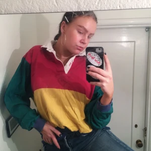  - JÄTTEsnygg pike i colorblock, det gillar vi! 