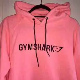 Gymshark hoodie, använd fåtal gånger. Säljer pga fel storlek!  Fin färg och väldigt mjuk! Köpare står för eventuell frakt.. Hoodies.