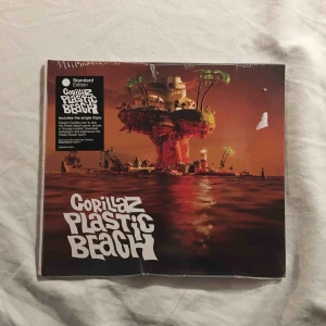  - Plastic beach av Gorillaz, helt ny