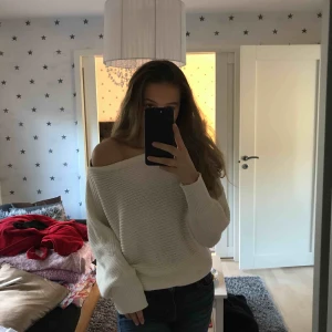  - Nästa helt oanvänd tröja från NA-KD! Köpte den för 300 och har haft den 2 gånger så den är i bra skick