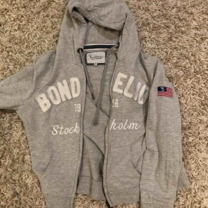  - Bondelid kofta som är ganska liten i storleken. Nästan aldrig använd. Kan mötas upp runt Stockholm, köparen står för frakt, tar helst bara swish