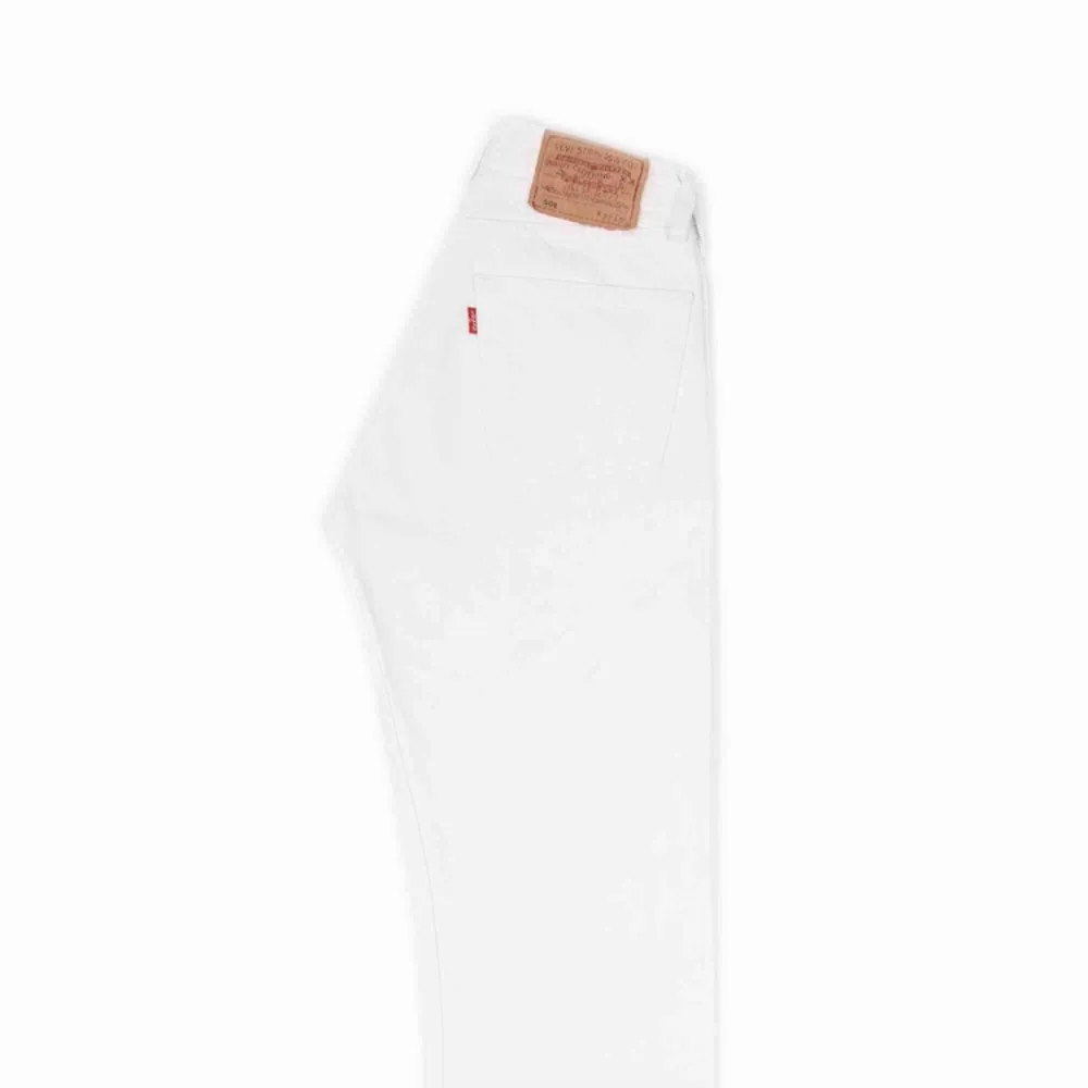 LEVI'S 501 ORIGINAL FIT JEANS WHITE Vintage inköpta på från ö till a  Tyvärr för små för mig (passar en 36a)  Nyskick. Jeans & Byxor.