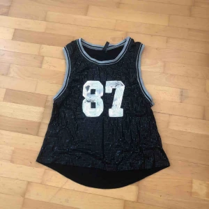  - Nytt linne med paljetter