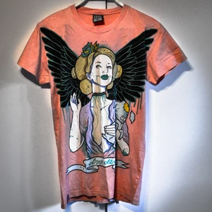  - Dropdead T-shirt i bra skick! Har aldrig använt den faktiskt. Är inte riktigt min smak! Kan frakta och mötas upp :D 