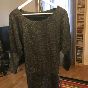  - Glitter blus , oanvänd 