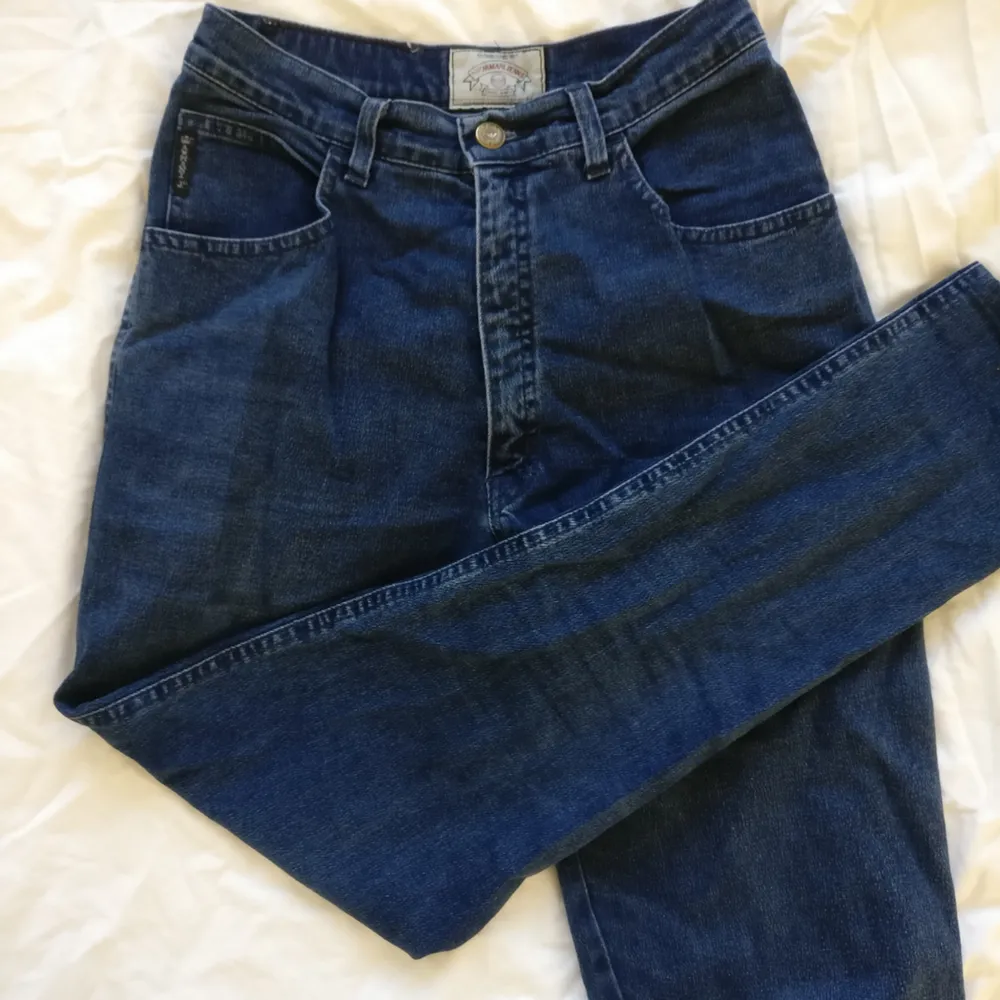 Vintage Armanijeans   Storlek S/XS typ... Men passar nog M också pga något stretchigt material  Köparen står för frakt!. Jeans & Byxor.