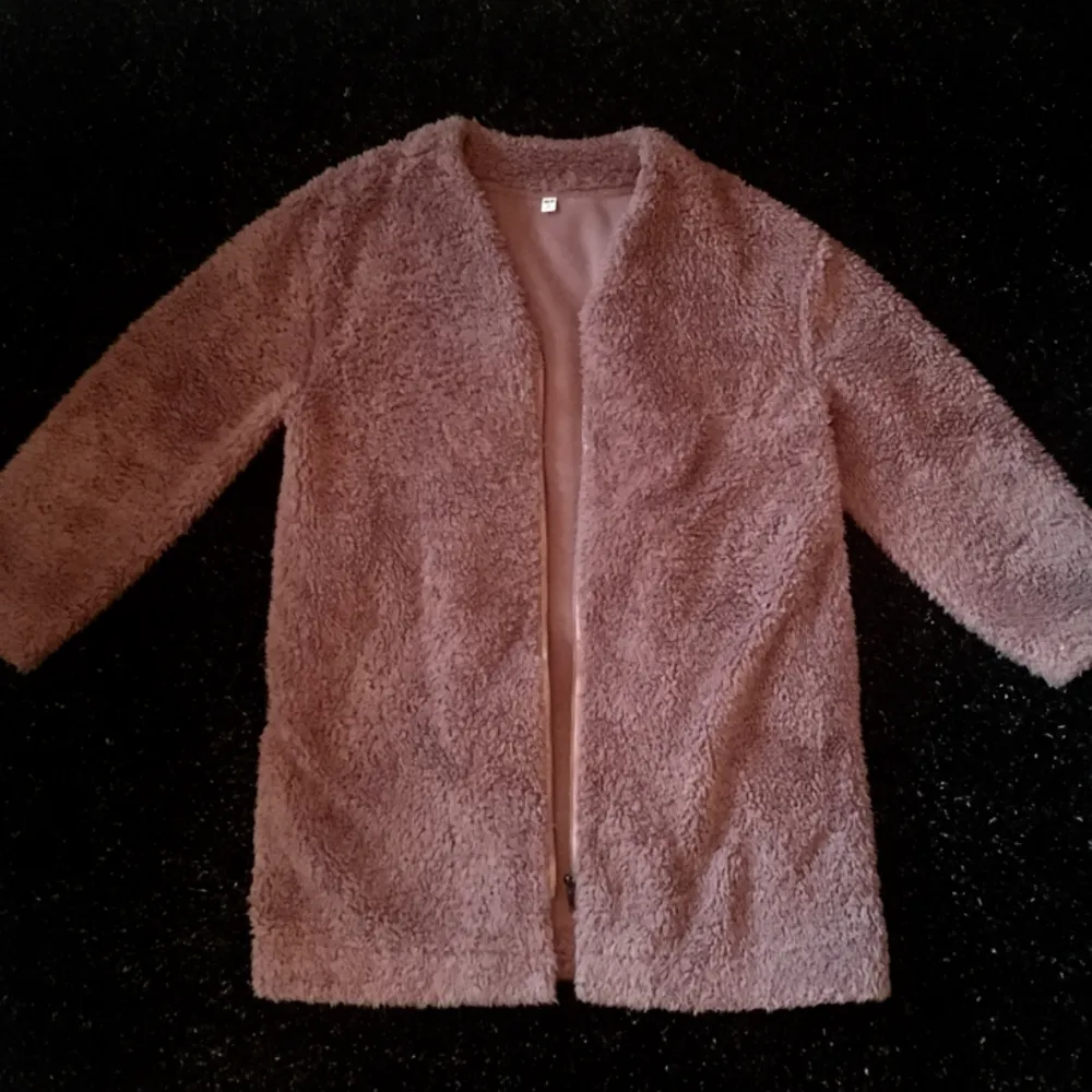 Uniqlo Teddy Jacket pinkish purple | Oversized | Only used a few times | Meet ups in Sthlm/ post fee not included in price ✨. Jackor.