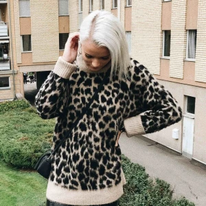  - Populära leo tröjan från NAKD, använd vid 3 tillfällen. Köparen står för frakt! 