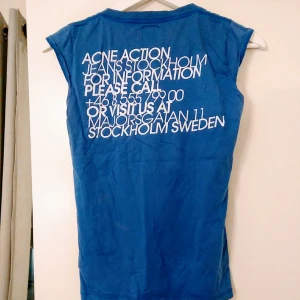  - Blå figursydd topp. Normalt begagnat skick.