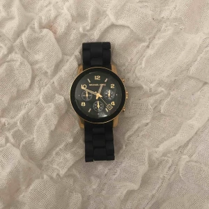  - Köpt för 1 års sedan för ca 3000kr. Bra skick. Köparen står för frakten. 20% går till barncancer fonden och jag skickar givetvis bevis på detta 