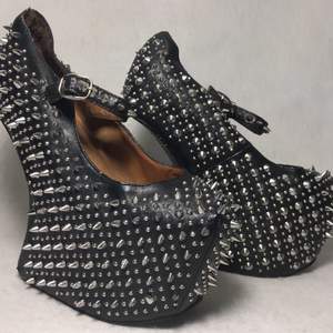 Jeffrey Campbell Havana. Some rivets are taken but otherwise in very good condition.
