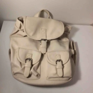  - Beige väska, frakt tillkommer