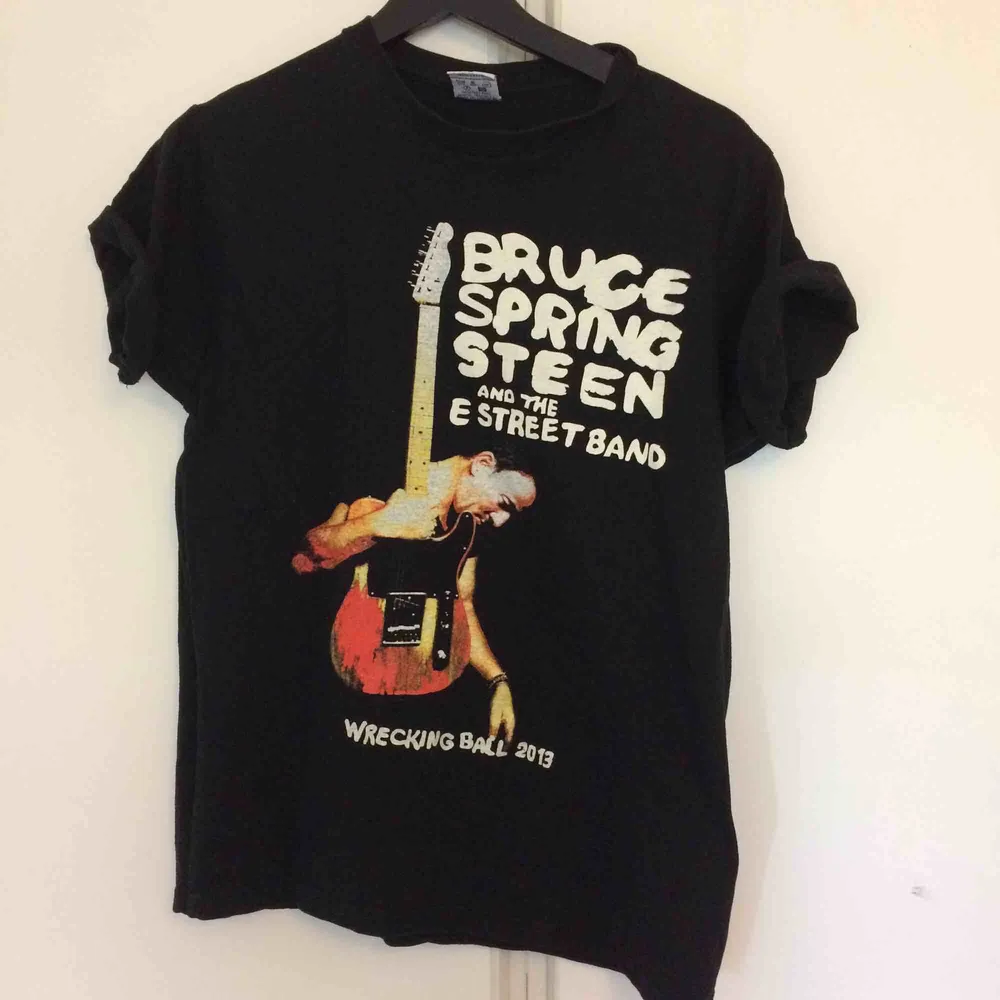 Bruce Springsteen t-shirt. Köparen står för frakt:). T-shirts.