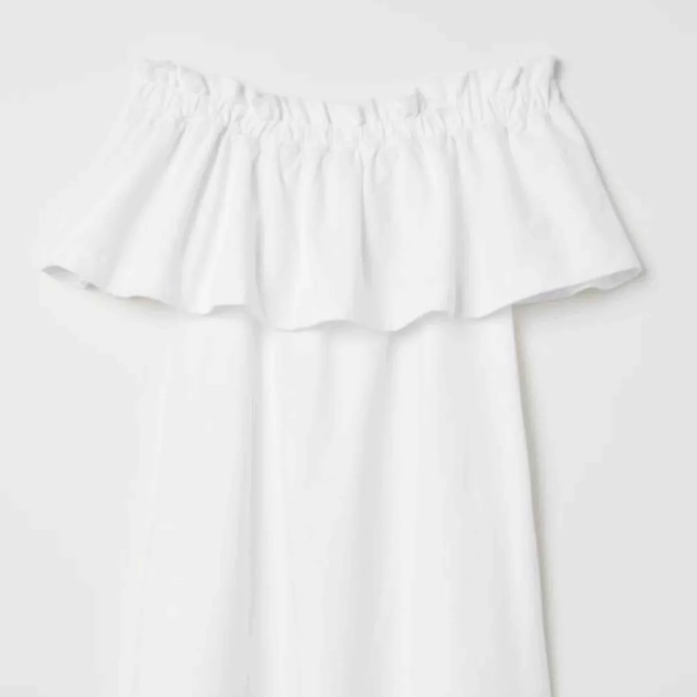 Vit klänning från H&M. Pris 99kr. Klänningar.