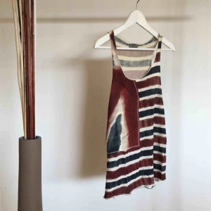  - Mysigt linne från hunkydory i väldigt bra skick! Köparen står för frakt :) 