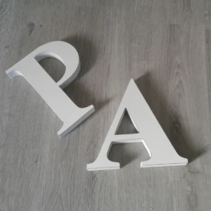  - Säljer två vita träbokstäver A och P, fint och relativt oanvända i skick! Antingen 30kr för båda eller 20kr/st. Kan skickas men då betalar köparen för frakt🎉 Betalas med swish🙈