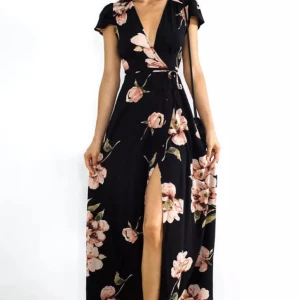  - 😍🤩 Fantastiskt fin, omlott långklänning me snygg slits och bra urringning. Endast använd ett fåtal gånger. 😍🤩 ~frakt=59kr~