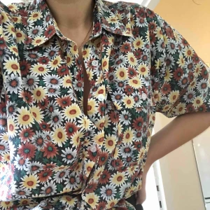  - Köpt på beyond retro för 199 kr. Några knappar sitter lite löst o en fattas.